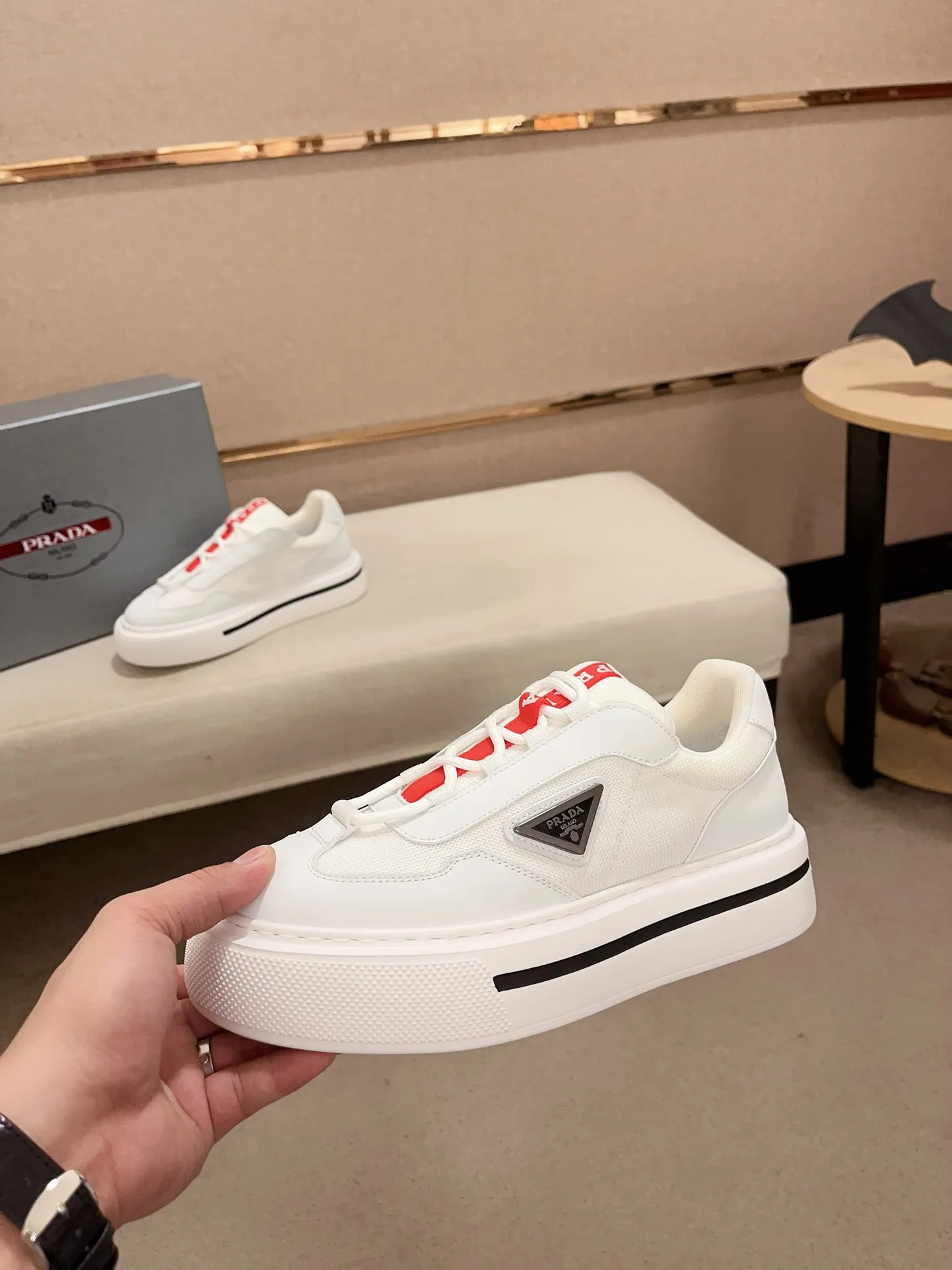 Men's shoes 💰 580💰 ✔️✔️✔️High-quality new PRADA counters are launched at the same time. The new men's shoes and 😘fabrics are selected from first-layer cowhide and are made by pure handicrafts. Lining: Full cowhide lining. 👍🏿 High-end ☄️ air-cushion molded anti-slip rubber outsole, exquisite lines, simple and elegant, comfortable and high-end for leisure travel. Code number: 38 to 44